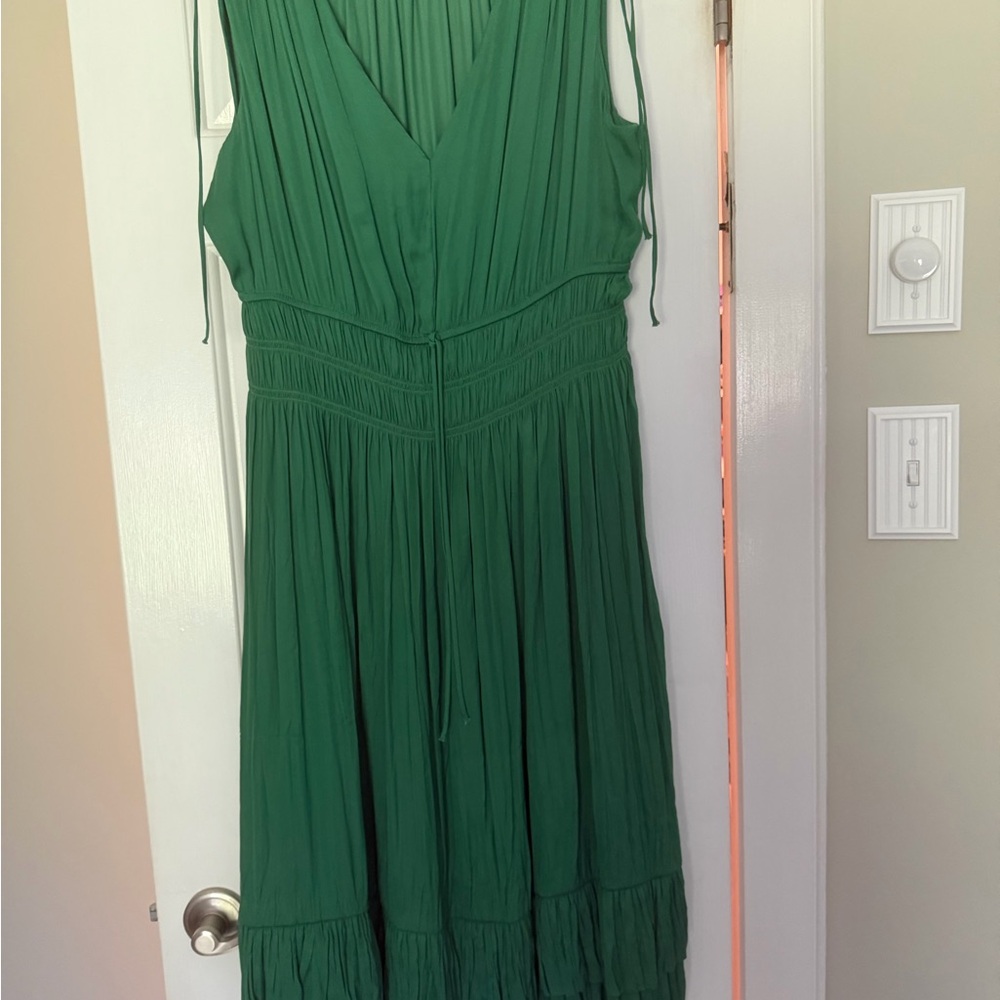 White House Black Market Emerald Green Sleeveless V-Neck Maxi Dress